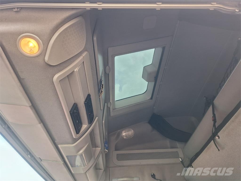 Iveco EUROCARGO 120 250 Pritschenwagen/Pritschenwagen mit Seitenklappe