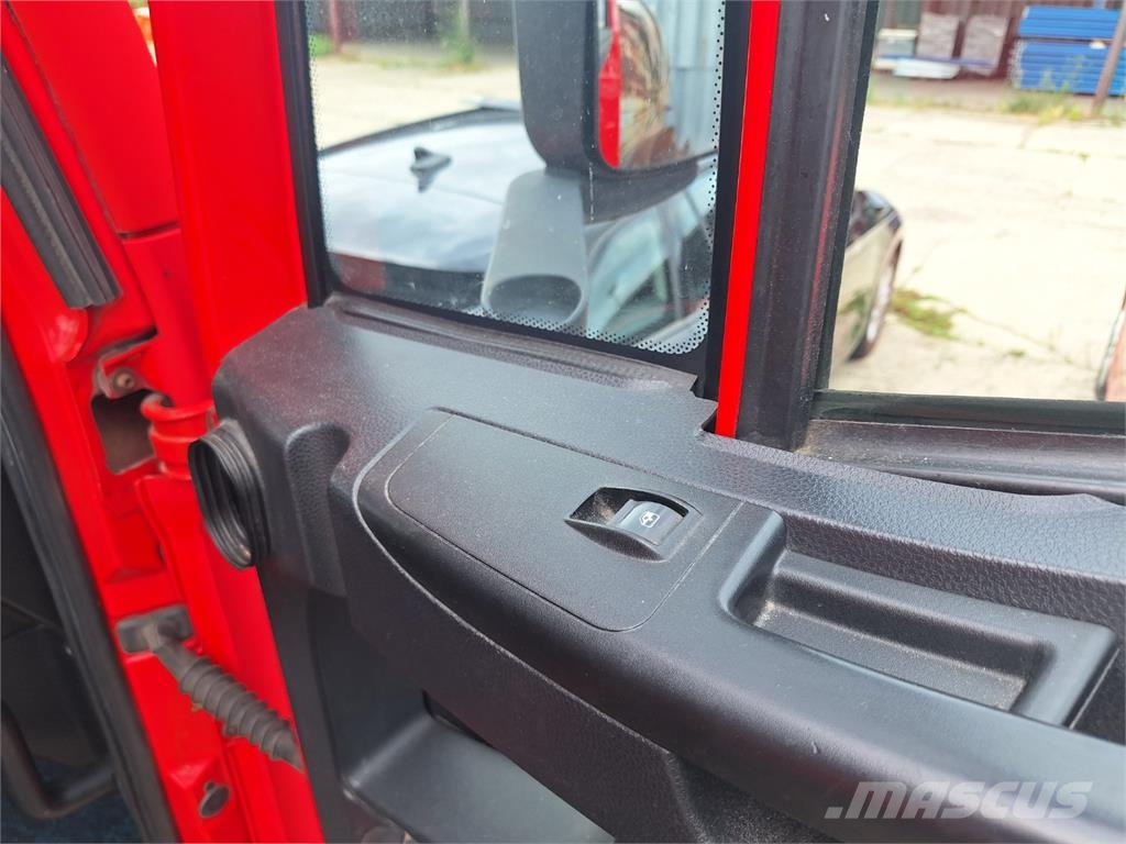 Iveco EUROCARGO 120 250 Pritschenwagen/Pritschenwagen mit Seitenklappe