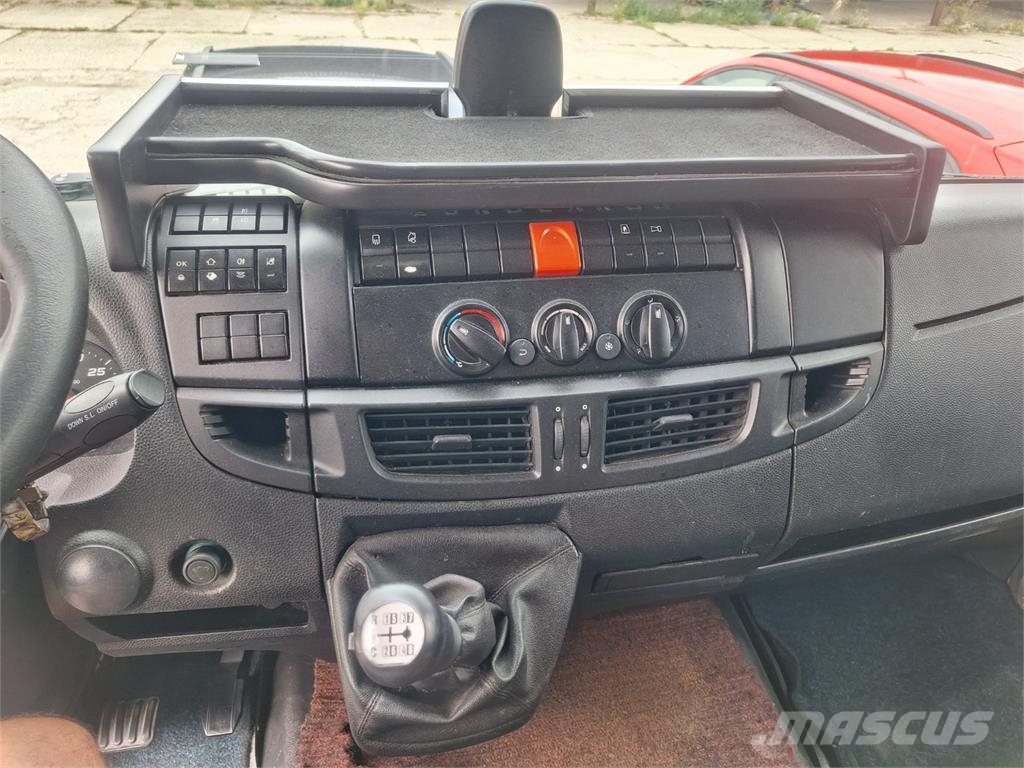 Iveco EUROCARGO 120 250 Pritschenwagen/Pritschenwagen mit Seitenklappe
