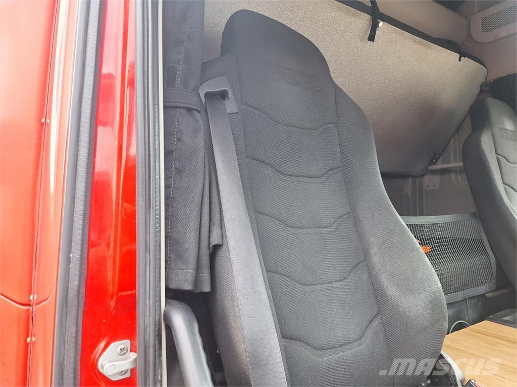 Iveco EUROCARGO 120 250 Pritschenwagen/Pritschenwagen mit Seitenklappe