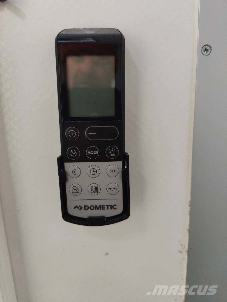 Volvo FL 250 ExpoHome Camiones con caja de remolque