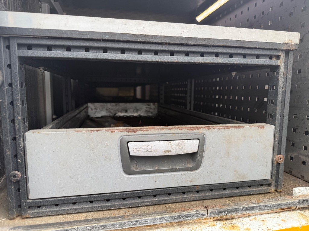 Volvo FL 280 トラック高所作業車
