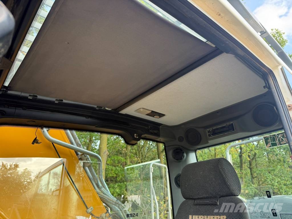 Liebherr R 924 (3 meter wide) Roomikekskavaatorid