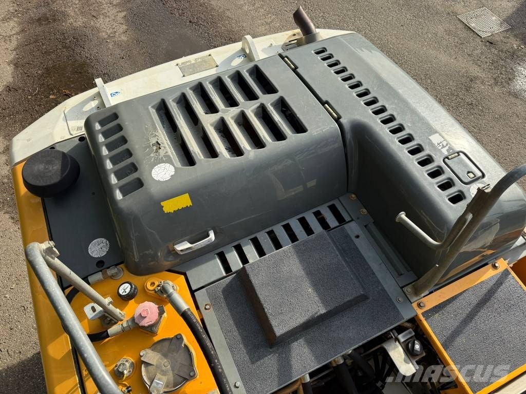 Liebherr R 924 (3 meter wide) Roomikekskavaatorid