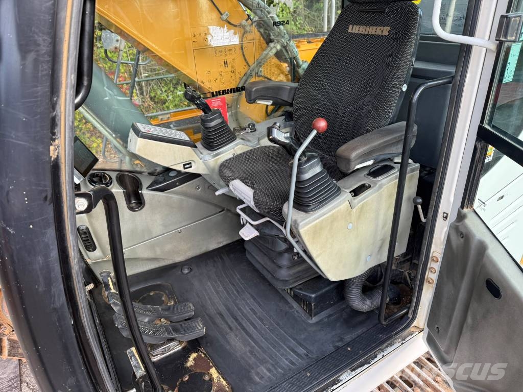 Liebherr R 924 (3 meter wide) Roomikekskavaatorid