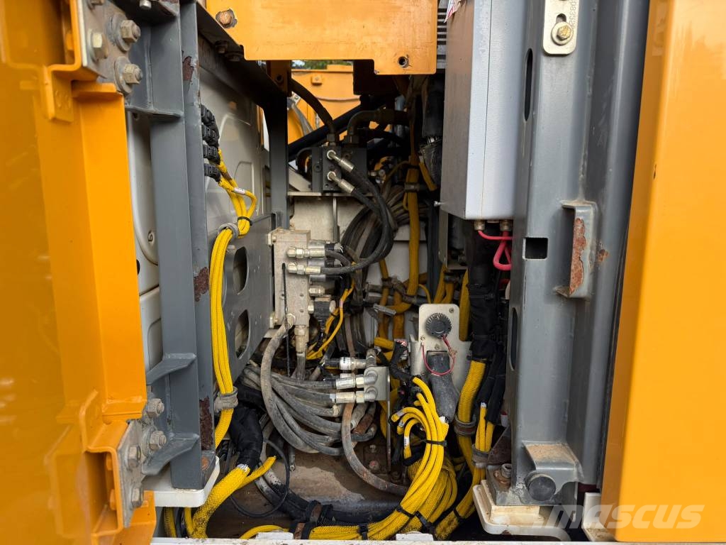 Liebherr R 924 (3 meter wide) Roomikekskavaatorid
