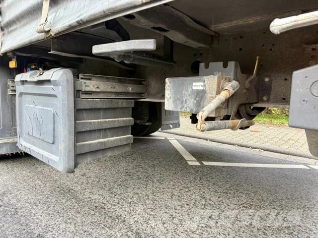 Schmitz Cargobull Mega / Edscha / Hubdach Curtainsider semi-trailers