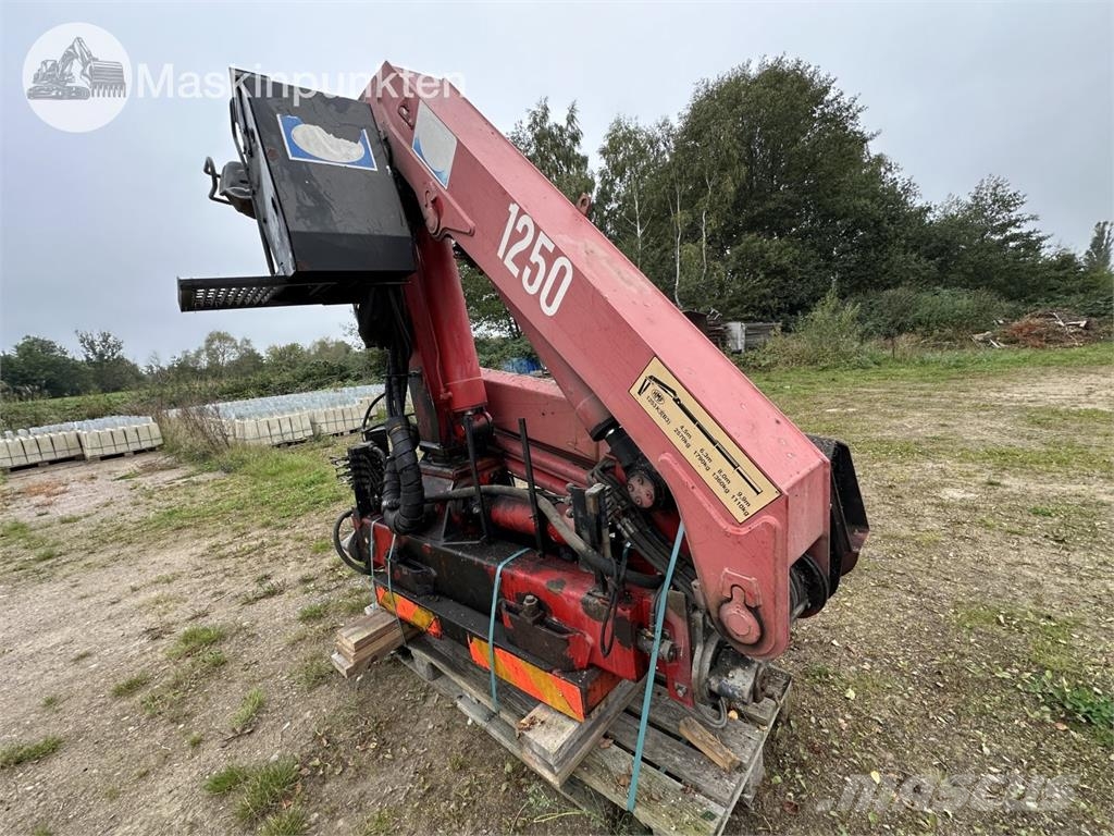 HMF 1253 K3 TS Camion plateau ridelle avec grue