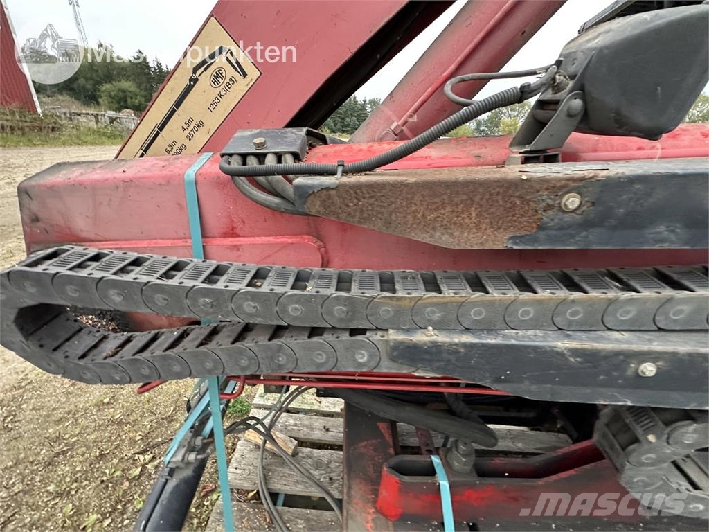 HMF 1253 K3 TS Camion plateau ridelle avec grue