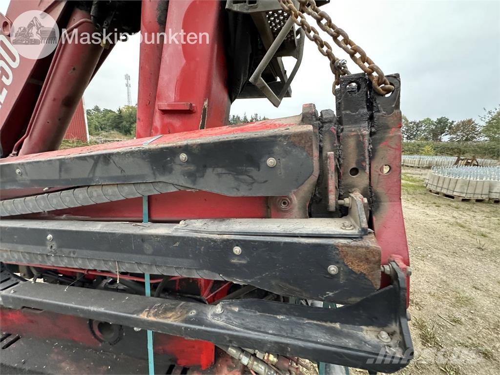 HMF 1253 K3 TS Camion plateau ridelle avec grue