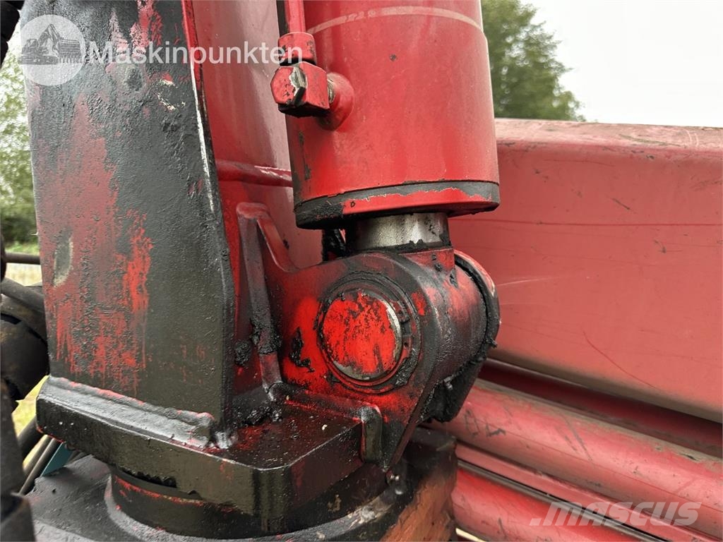 HMF 1253 K3 TS Camion plateau ridelle avec grue