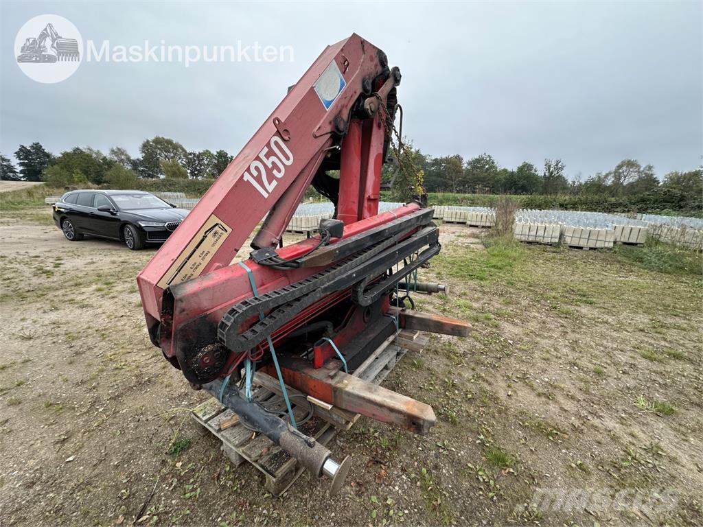 HMF 1253 K3 TS Camion plateau ridelle avec grue