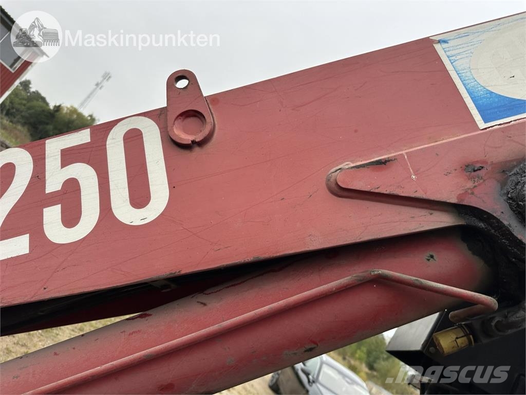 HMF 1253 K3 TS Camion plateau ridelle avec grue