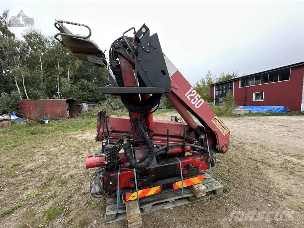 HMF 1253 K3 TS Camion plateau ridelle avec grue