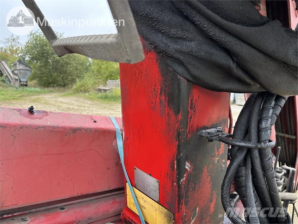 HMF 1253 K3 TS Camion plateau ridelle avec grue