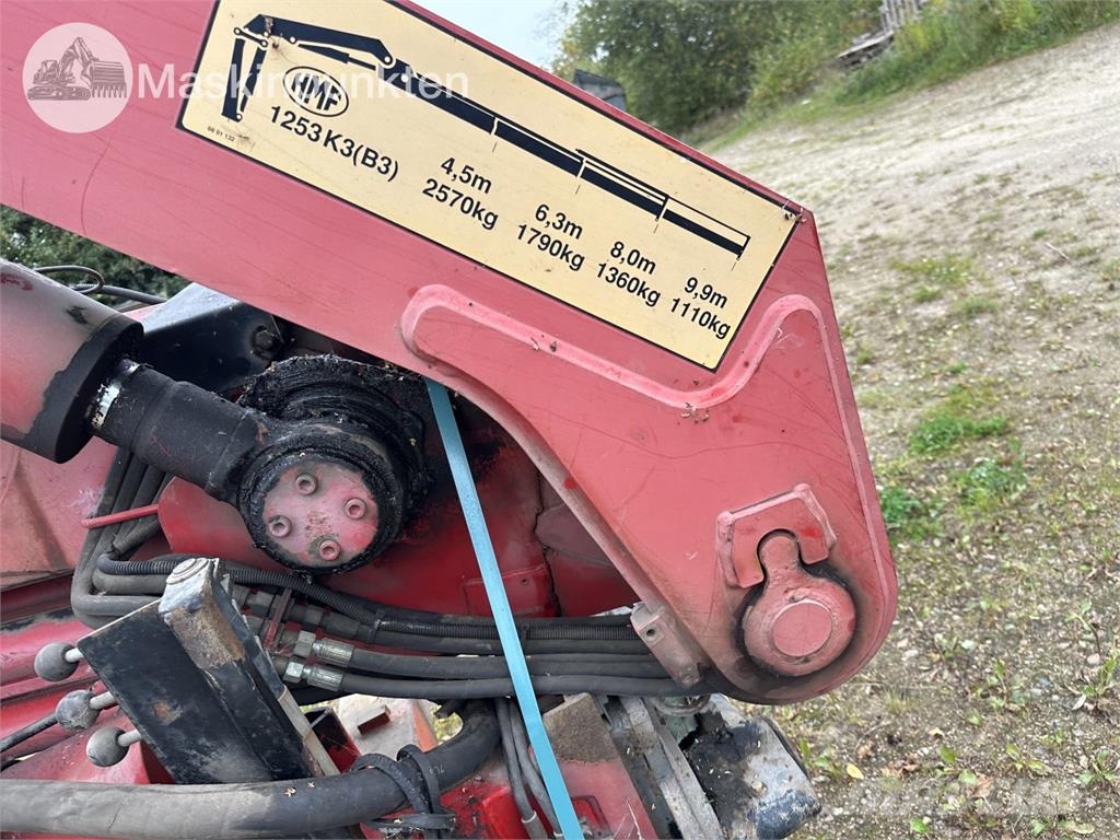 HMF 1253 K3 TS Camion plateau ridelle avec grue