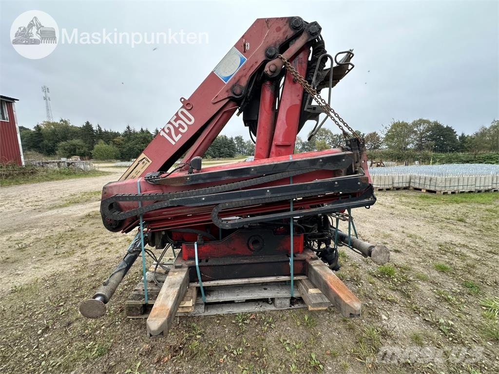 HMF 1253 K3 TS Camion plateau ridelle avec grue