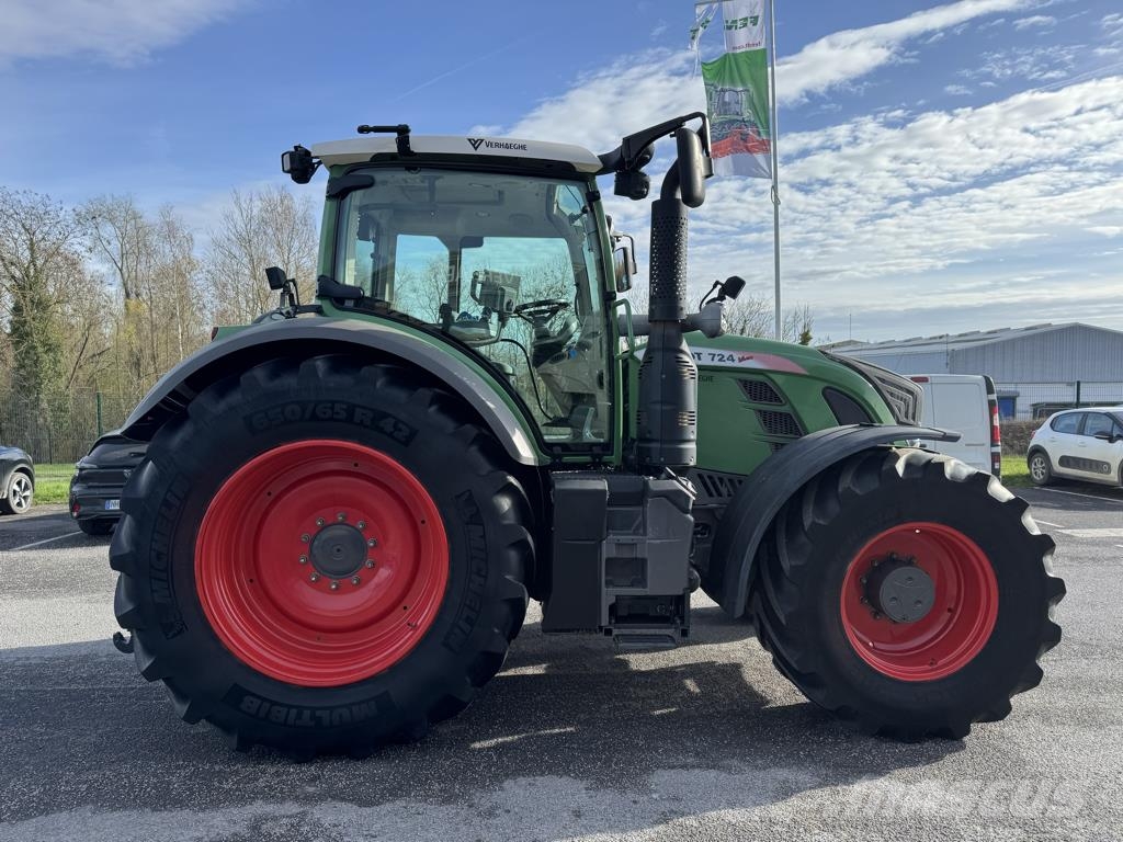 Fendt 724 VARIO PROFI + Traktori