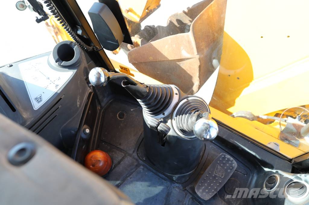 JCB 3 CX 4 T Ekskavaatorlaadurid