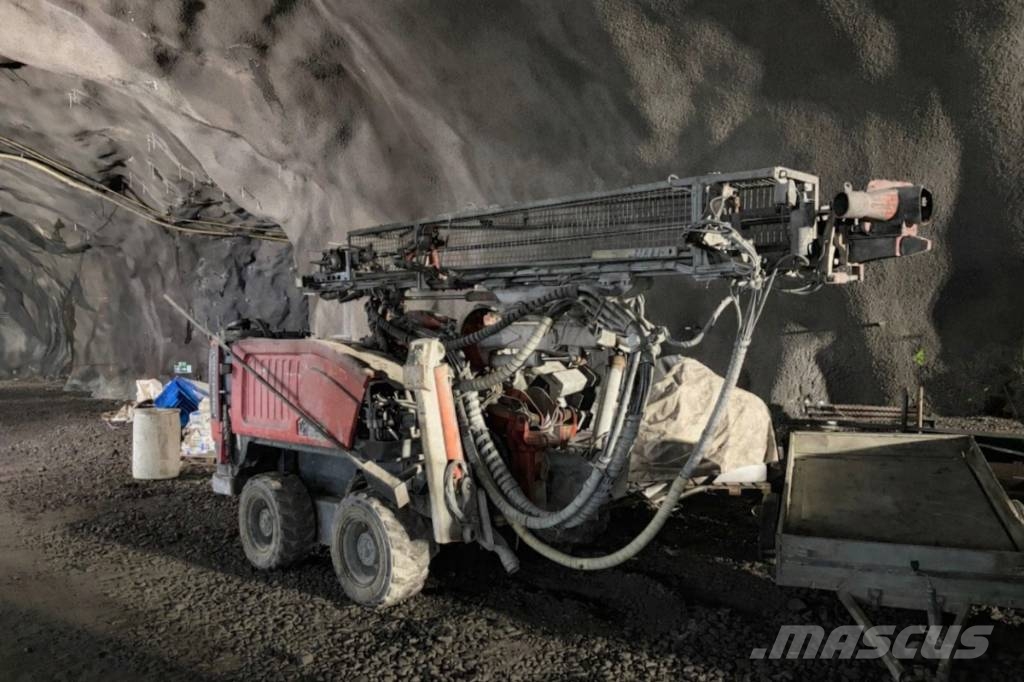 Sandvik Commando DC 300Ri S5 مطارق دق خوازيق هيدروليكية