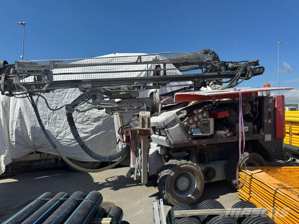 Sandvik Commando DC 300Ri S5 مطارق دق خوازيق هيدروليكية