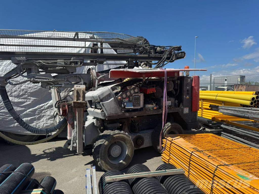 Sandvik Commando DC 300Ri S5 مطارق دق خوازيق هيدروليكية