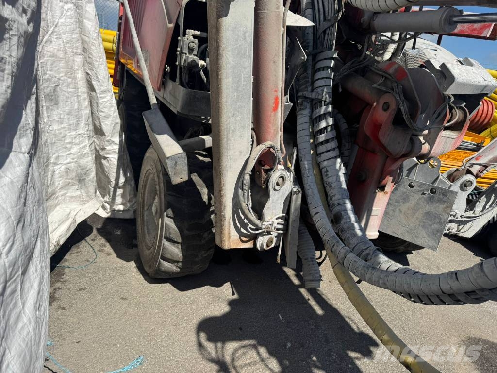 Sandvik Commando DC 300Ri S5 مطارق دق خوازيق هيدروليكية