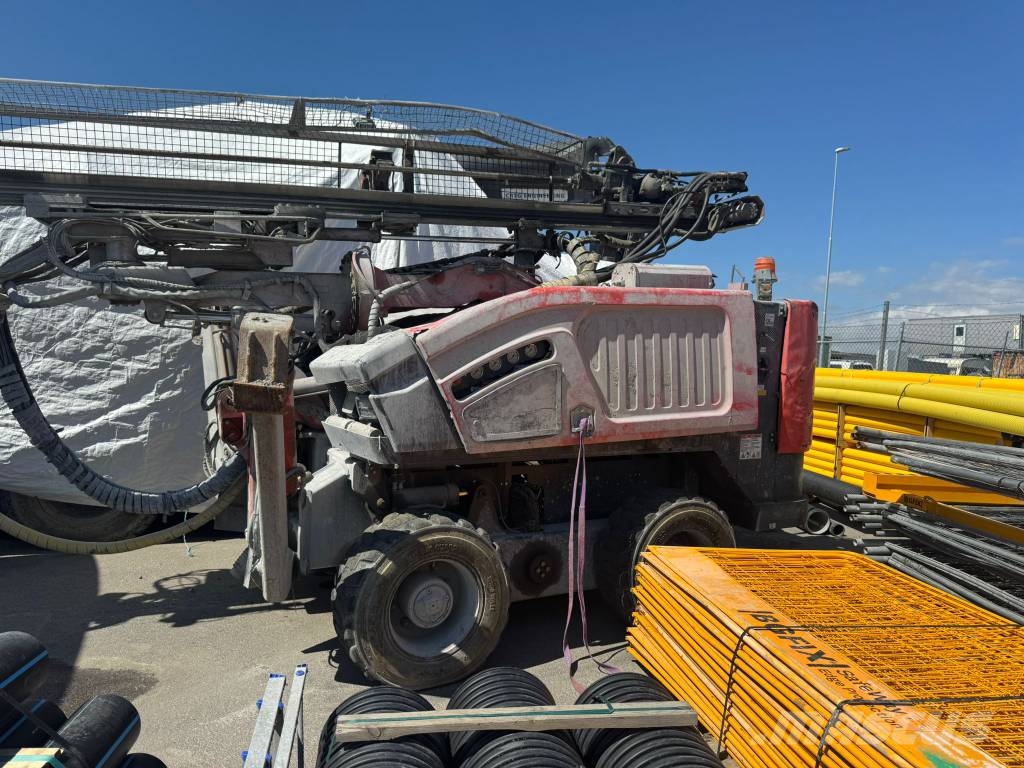 Sandvik Commando DC 300Ri S5 مطارق دق خوازيق هيدروليكية