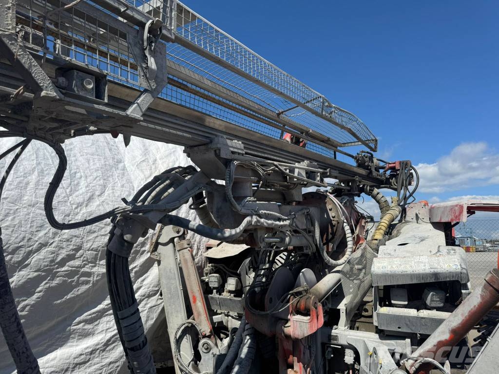 Sandvik Commando DC 300Ri S5 مطارق دق خوازيق هيدروليكية