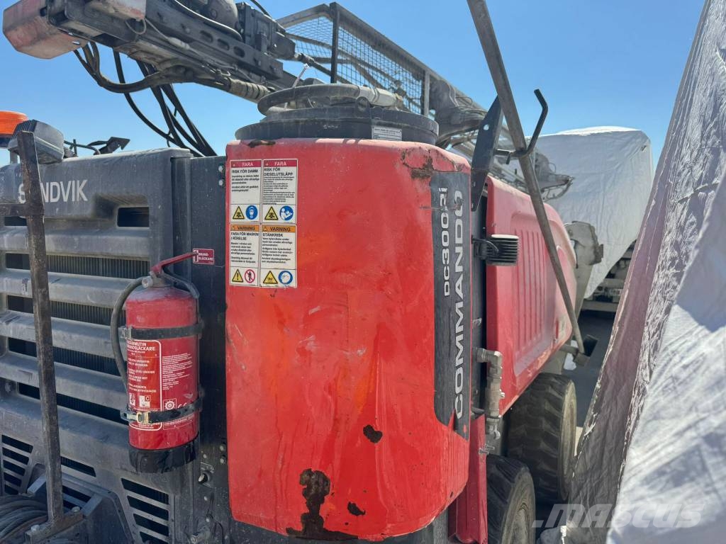 Sandvik Commando DC 300Ri S5 مطارق دق خوازيق هيدروليكية