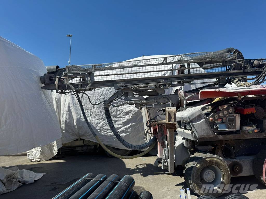 Sandvik Commando DC 300Ri S5 مطارق دق خوازيق هيدروليكية