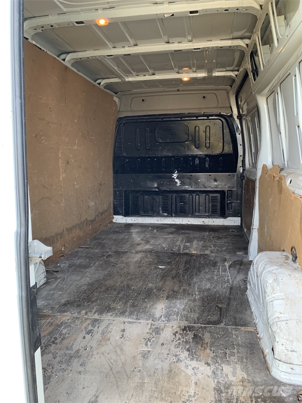 Ford Transit 100 T330 Panel vanlar