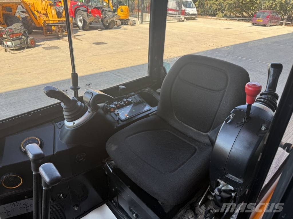 JCB 15 C-1 Miniescavatori