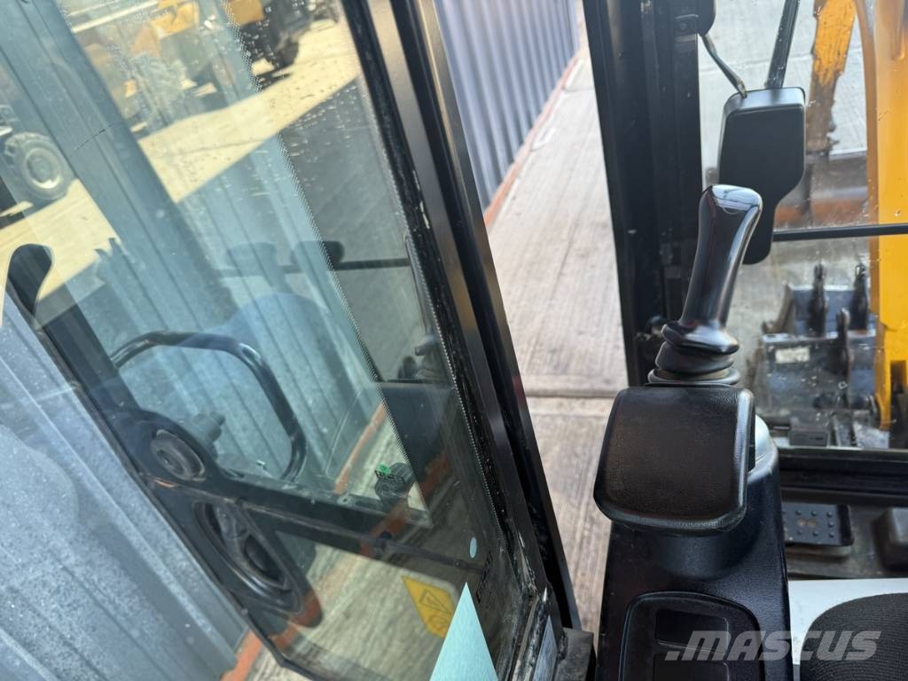 JCB 15 C-1 Miniescavatori