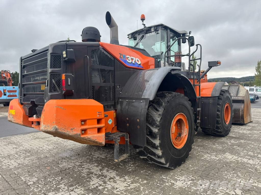 Hitachi ZW 370-6 Gumikerekes homlokrakodók