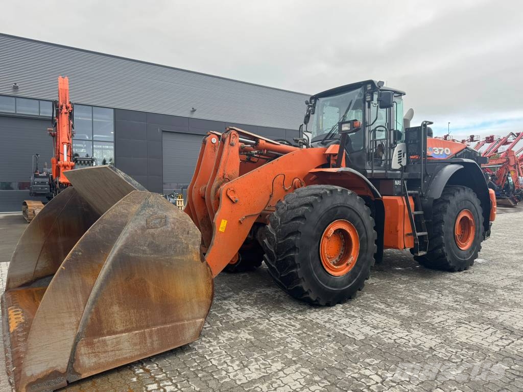 Hitachi ZW 370-6 Gumikerekes homlokrakodók