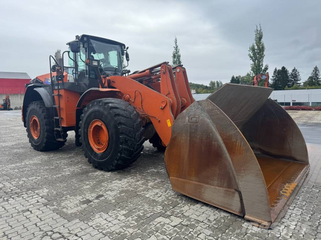 Hitachi ZW 370-6 Gumikerekes homlokrakodók