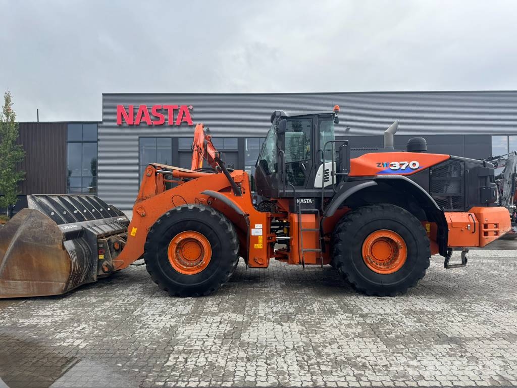 Hitachi ZW 370-6 Gumikerekes homlokrakodók