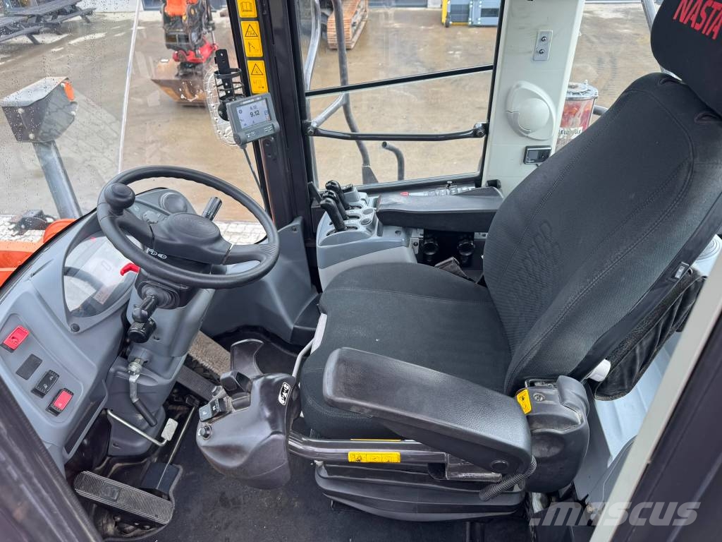 Hitachi ZW 370-6 Gumikerekes homlokrakodók