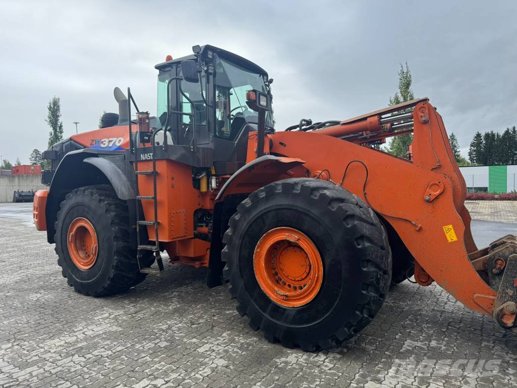 Hitachi ZW 370-6 Gumikerekes homlokrakodók