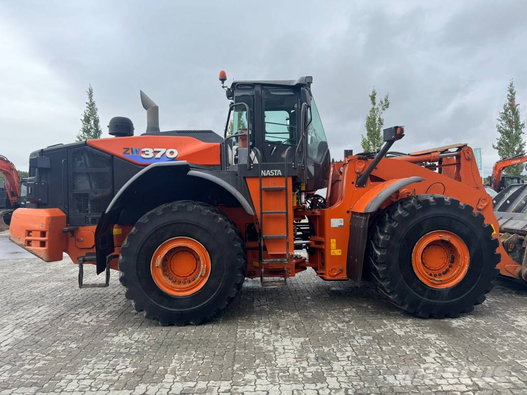 Hitachi ZW 370-6 Gumikerekes homlokrakodók