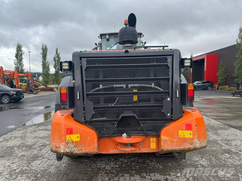 Hitachi ZW 370-6 Gumikerekes homlokrakodók