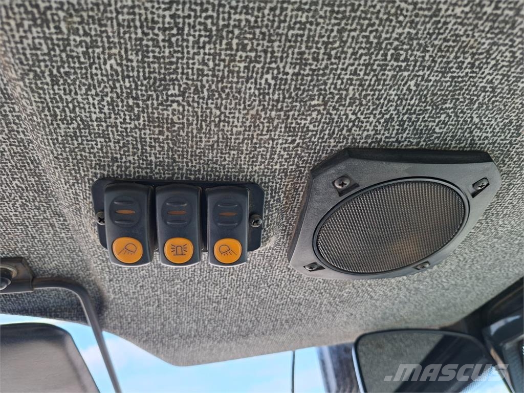 Komatsu WB 97 S - 5 4X4 معدات البناء - غير ذلك
