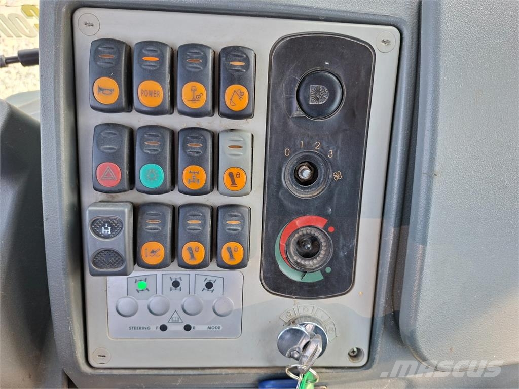 Komatsu WB 97 S - 5 4X4 معدات البناء - غير ذلك