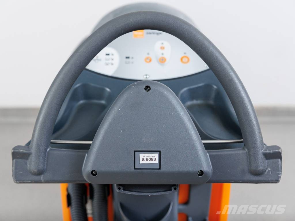 Taski SWINGO 755 B - NEW BATTERIES Strojevi za čiščenje i ribanje podova