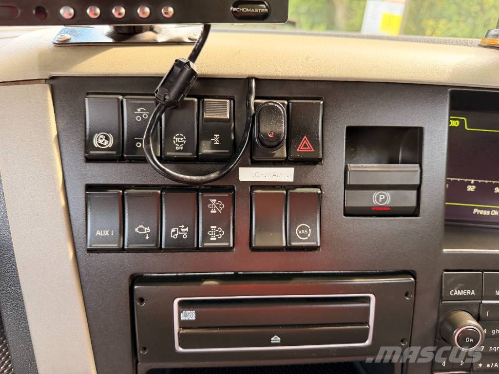 Volvo FM 380 8 X 2 Beavertail Flatbed Cheesewedge Camiones de superficie plana/cabrestantes
