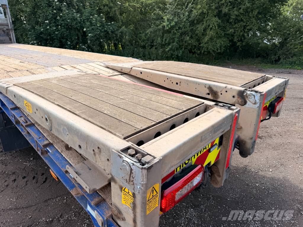 Volvo FM 380 8 X 2 Beavertail Flatbed Cheesewedge Camiones de superficie plana/cabrestantes