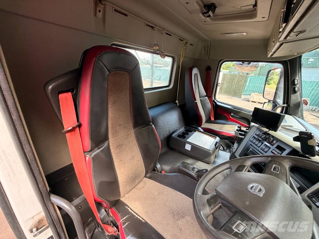 Volvo FM 380 8 X 2 Beavertail Flatbed Cheesewedge Camiones de superficie plana/cabrestantes