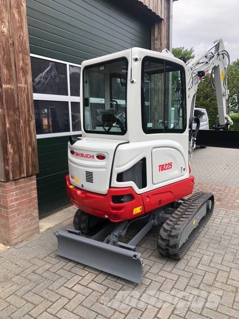 Takeuchi TB 225 Miniescavatori
