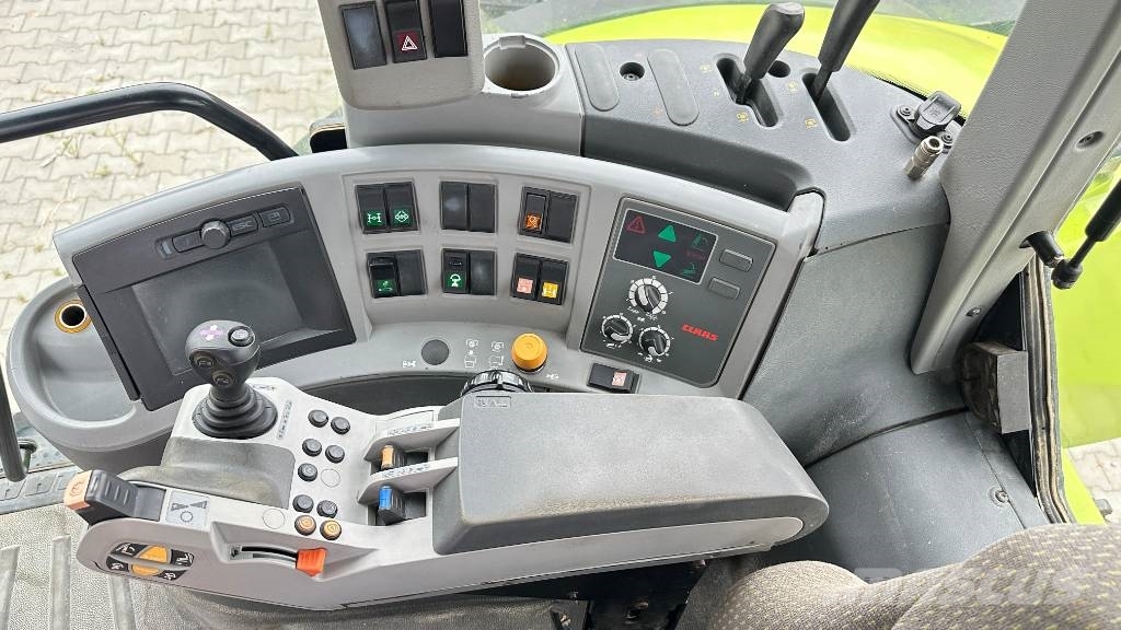 CLAAS Axion 820 Cmatic Tractores